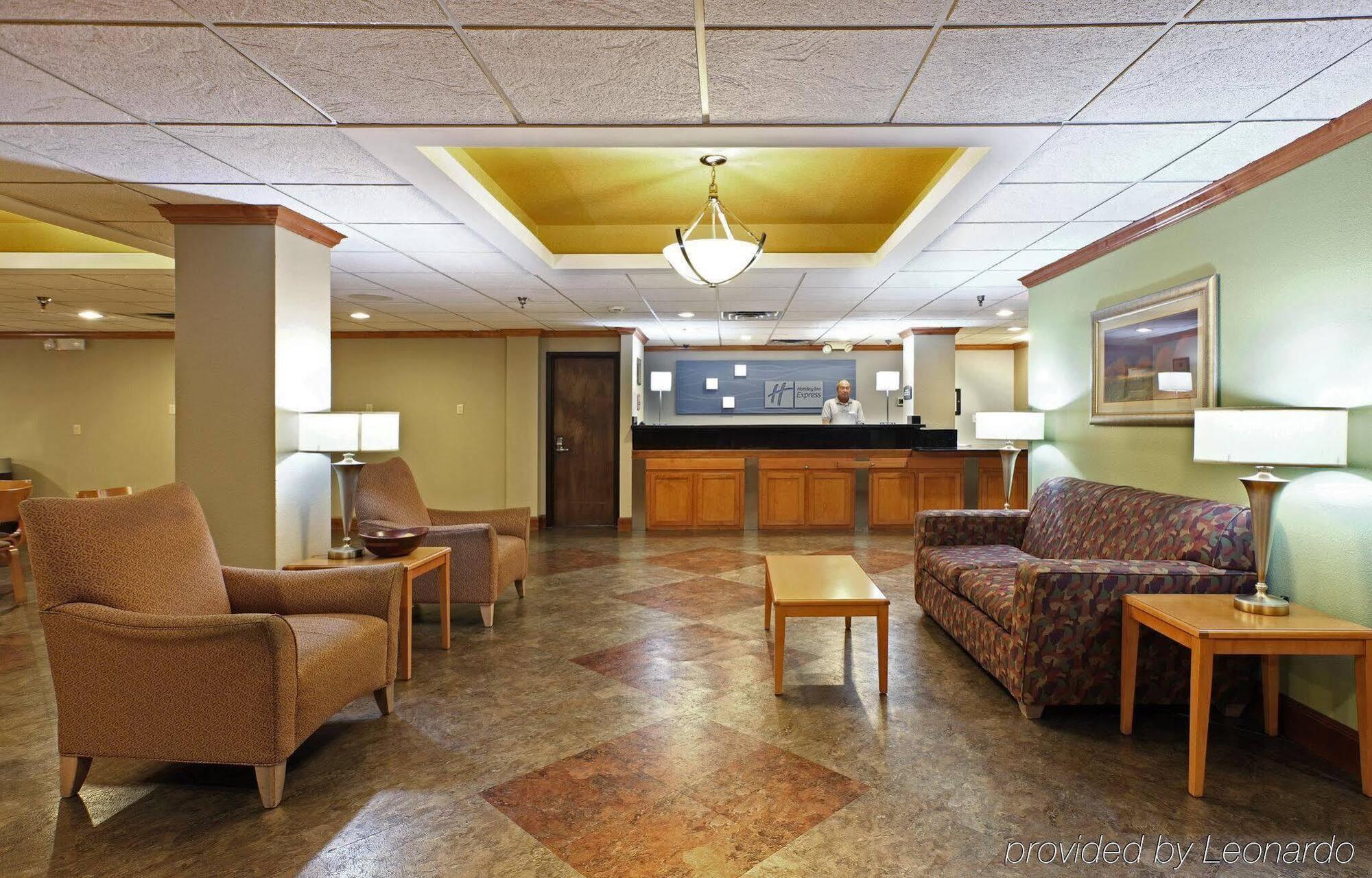 Holiday Inn Express & Suites Fayetteville University Of Arkansas Area, An Ihg Hotel Exterior photo